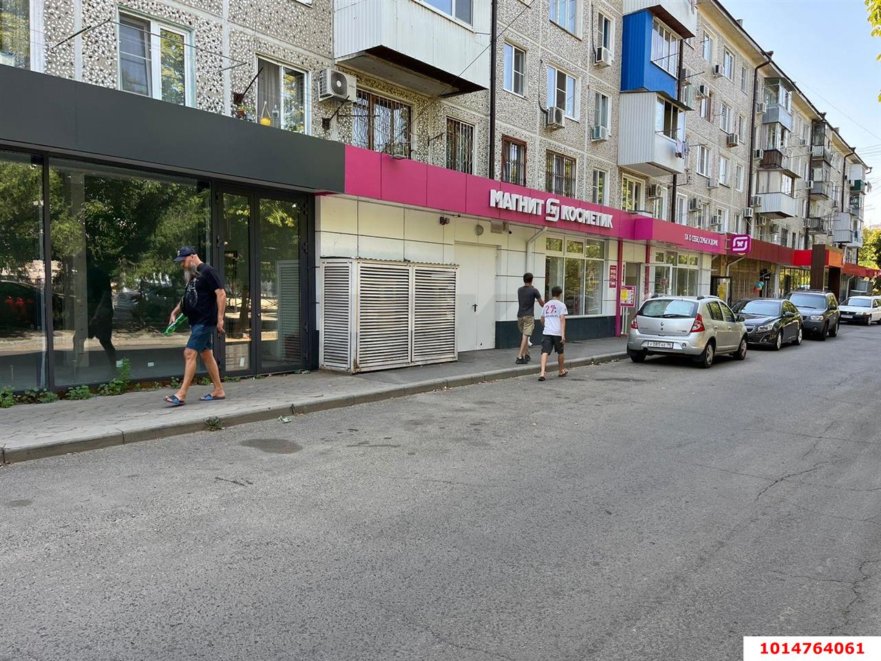 Фото №1: Торговое помещение 430&nbsp;м², 1/5&nbsp;эт. - Краснодар, Карасунский внутригородской округ, мкр. Гидростроителей, ул. имени Дмитрия Благоева, 28
