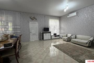 Фото №1: Дом 250 м² + 5 сот., 2 эт. - Краснодар, мкр. Западный внутригородской округ, ул. Михаила Власова, 280