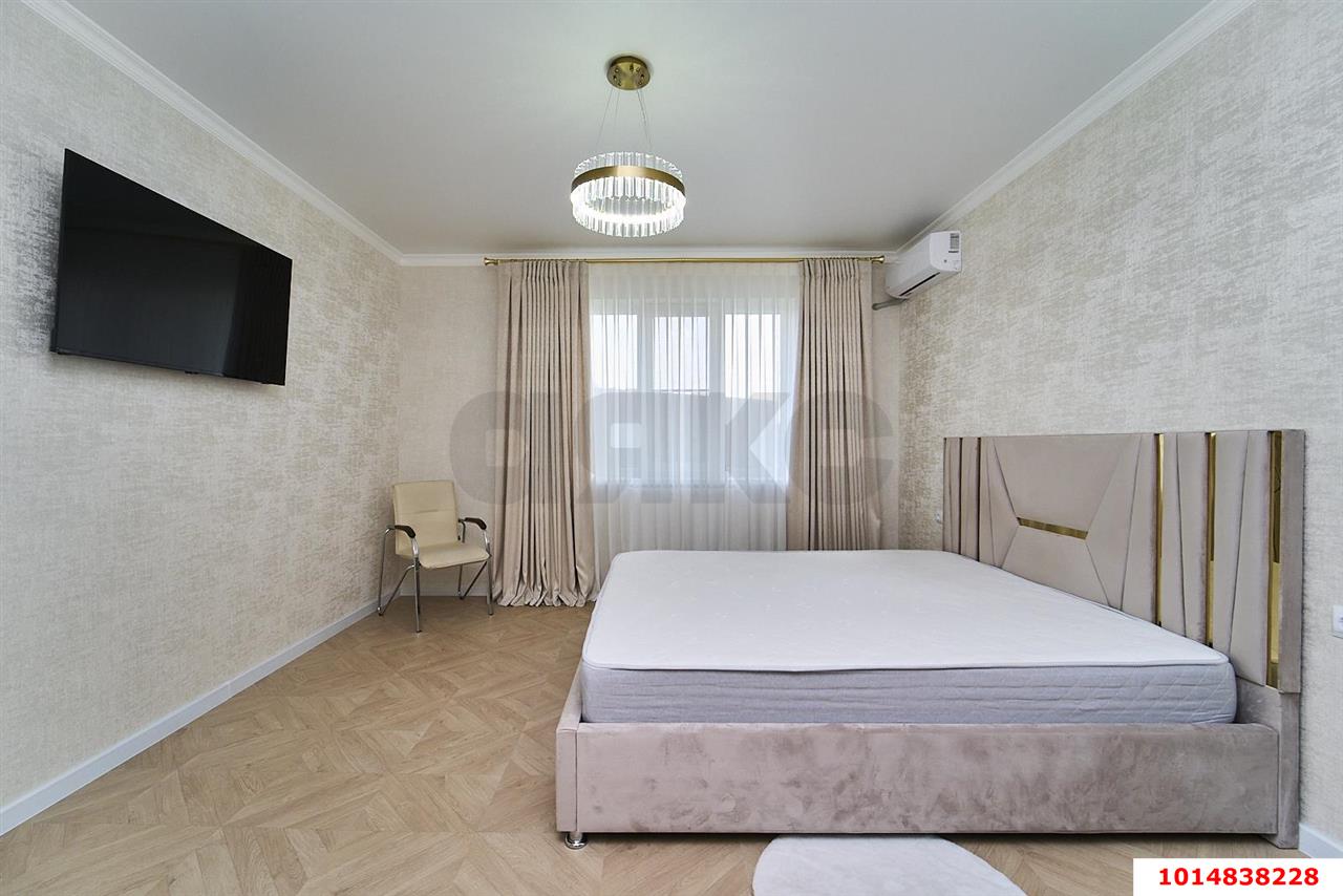 Фото №2: 3-комнатная квартира 100&nbsp;м², 4/14&nbsp;эт. - Краснодар, Западный внутригородской округ, мкр. Юбилейный, пр-кт Чекистов, 1