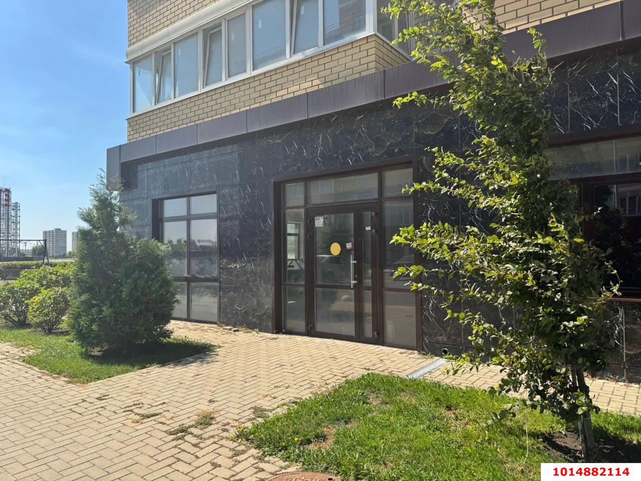 Фото №1: Торговое помещение 71&nbsp;м², 1/8&nbsp;эт. - Краснодар, Прикубанский внутригородской округ, мкр. Славянский, ул. Красных Партизан, 1/4к21