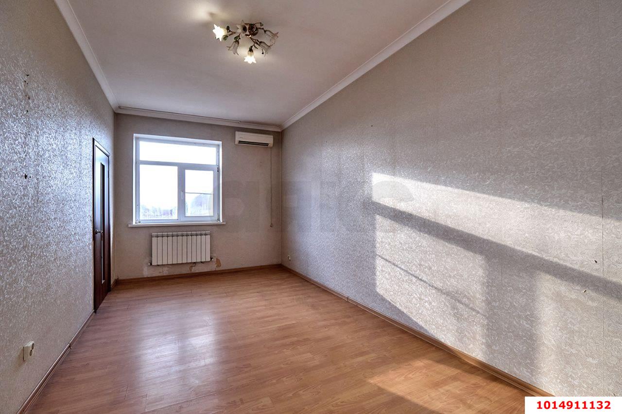 Фото №6: 3-комнатная квартира 86&nbsp;м², 1/3&nbsp;эт. - Краснодар, Прикубанский внутригородской округ, мкр. Северный, ул. Большевистская, 127