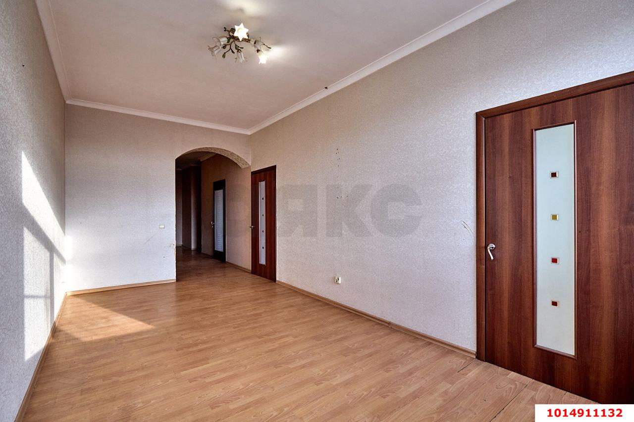 Фото №8: 3-комнатная квартира 86&nbsp;м², 1/3&nbsp;эт. - Краснодар, Прикубанский внутригородской округ, мкр. Северный, ул. Большевистская, 127