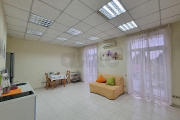 Фото №1: 2-комнатная квартира 72 м², 3/3 эт. - Краснодар, мкр. Центральный, ул. Ленина, 72