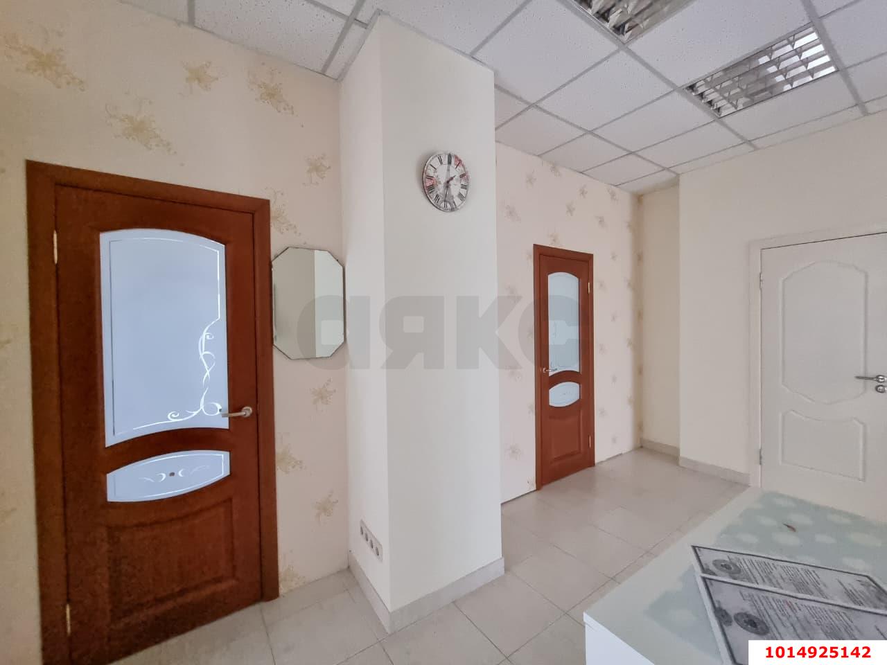 Фото №10: 2-комнатная квартира 72&nbsp;м², 3/3&nbsp;эт. - Краснодар, Центральный внутригородской округ, мкр. Центральный, ул. Ленина, 72