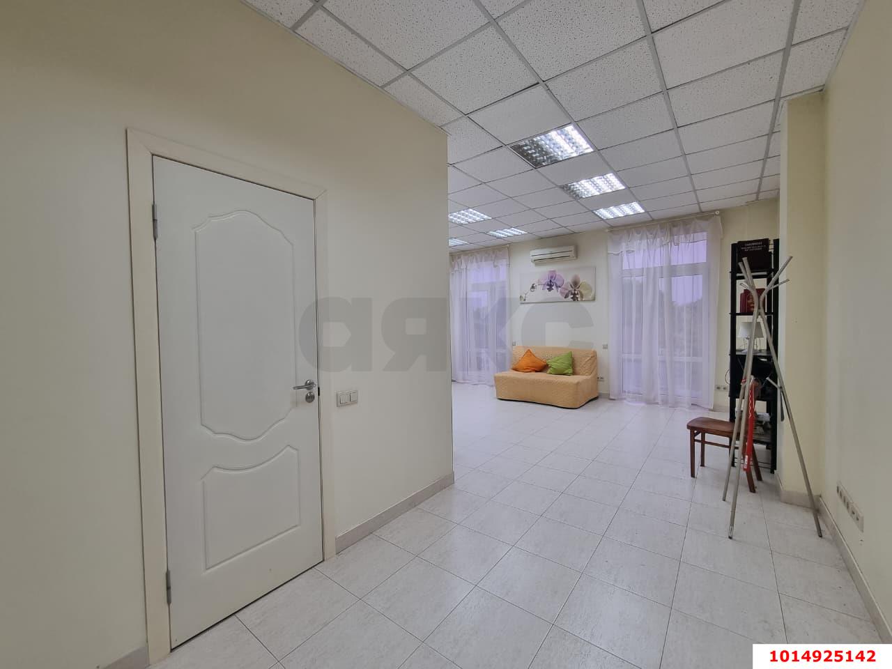 Фото №3: 2-комнатная квартира 72&nbsp;м², 3/3&nbsp;эт. - Краснодар, Центральный внутригородской округ, мкр. Центральный, ул. Ленина, 72