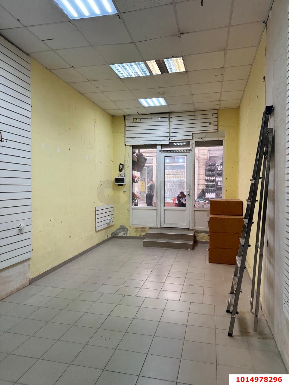 Фото №2: Торговое помещение 74&nbsp;м², 1/2&nbsp;эт. - Краснодар, Центральный внутригородской округ, мкр. Дубинка, ул. Новороссийская, 2П