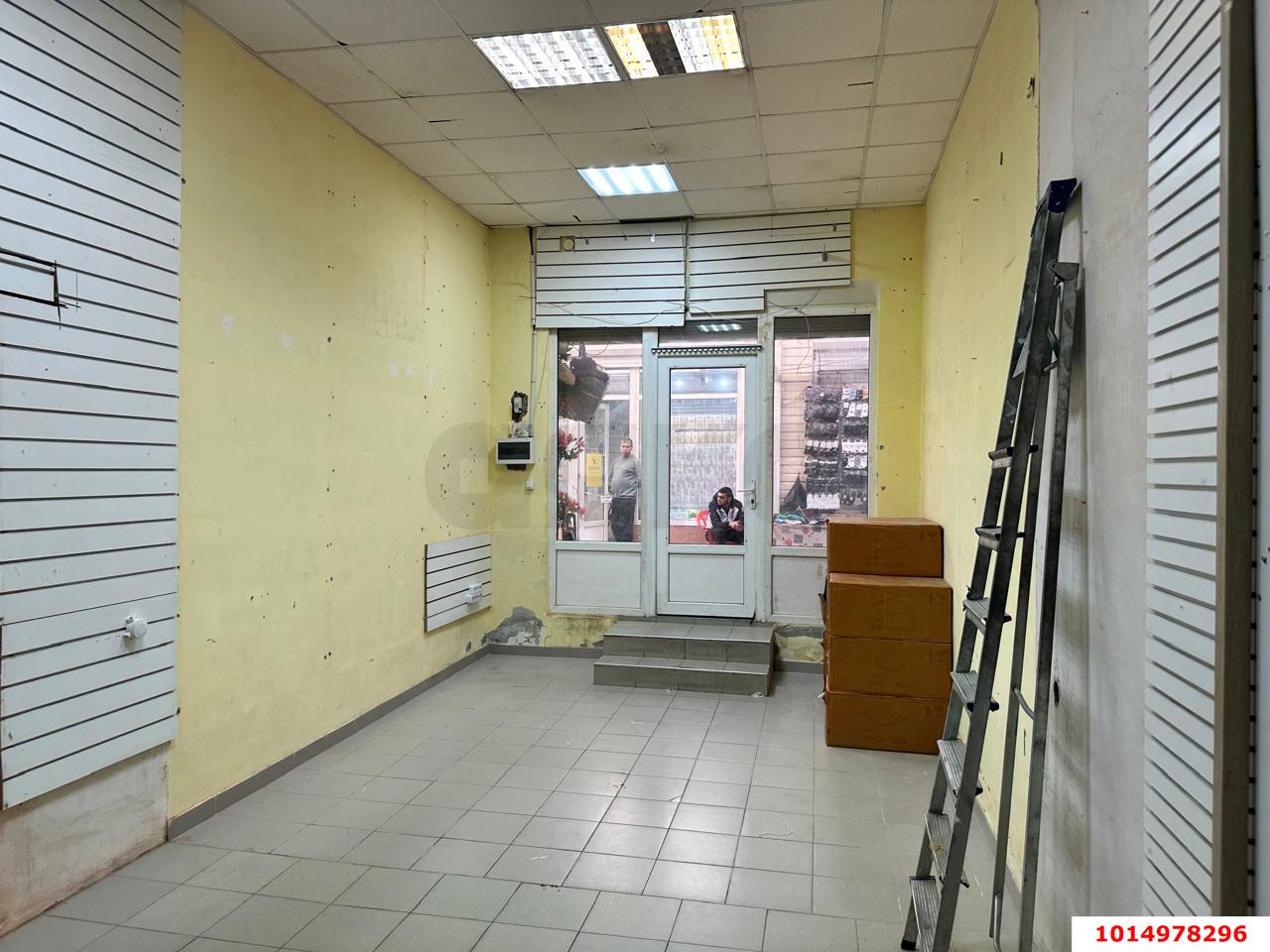 Фото №1: Торговое помещение 74&nbsp;м², 1/2&nbsp;эт. - Краснодар, Центральный внутригородской округ, мкр. Дубинка, ул. Новороссийская, 2П