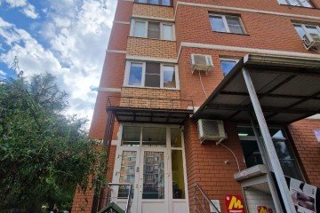 Фото №1: Студия 90 м², 1/23 эт. - Краснодар, мкр. Гидростроителей, ул. Автолюбителей, 52/5