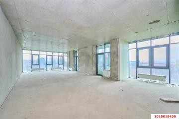 Фото №1: 2-комнатная квартира 96&nbsp;м², 6/17&nbsp;эт. - Краснодар, мкр. ЖК Сказка, ул. имени 40-летия Победы, 15
