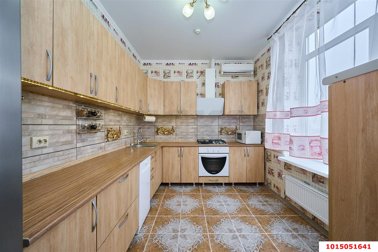Фото №3: Дом 235&nbsp;м² + 10&nbsp;сот., 3&nbsp;эт. - Копанской, мкр. Прикубанский внутригородской округ, ул. Центральная, 19