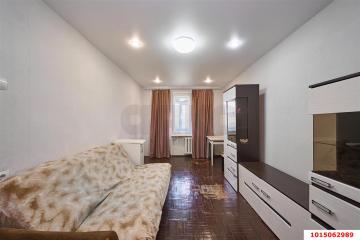 Фото №1: 2-комнатная квартира 44 м², 5/5 эт. - Краснодар, мкр. Черёмушки, ул. Айвазовского, 104