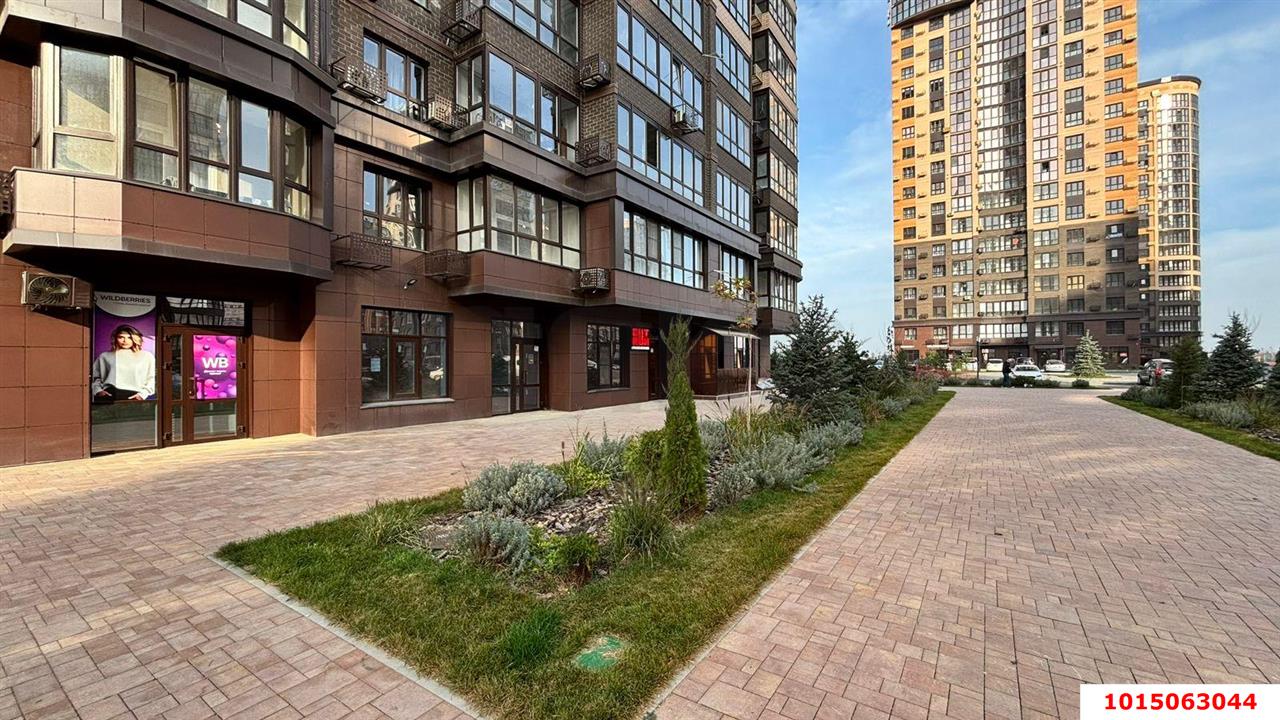 Фото №1: Торговое помещение 87&nbsp;м², 1/20&nbsp;эт. - Краснодар, Прикубанский внутригородской округ, мкр. Достояние, ул. Григория Булгакова, 13