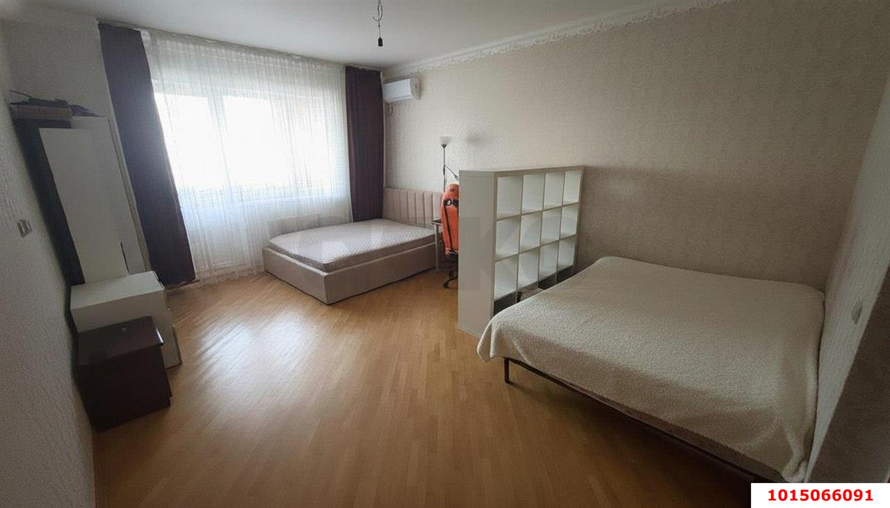 Фото №7: 2-комнатная квартира 93&nbsp;м², 2/16&nbsp;эт. - Краснодар, Западный внутригородской округ, мкр. Юбилейный, пр-кт Чекистов, 26