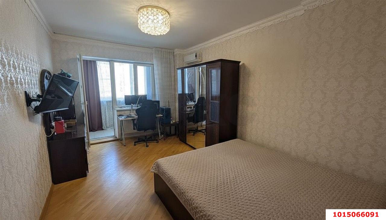 Фото №4: 2-комнатная квартира 93&nbsp;м², 2/16&nbsp;эт. - Краснодар, Западный внутригородской округ, мкр. Юбилейный, пр-кт Чекистов, 26