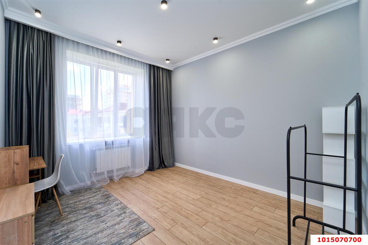 Фото №9: 3-комнатная квартира 80&nbsp;м², 5/5&nbsp;эт. - Краснодар, Центральный внутригородской округ, мкр. Центральный, ул. Красная, 160