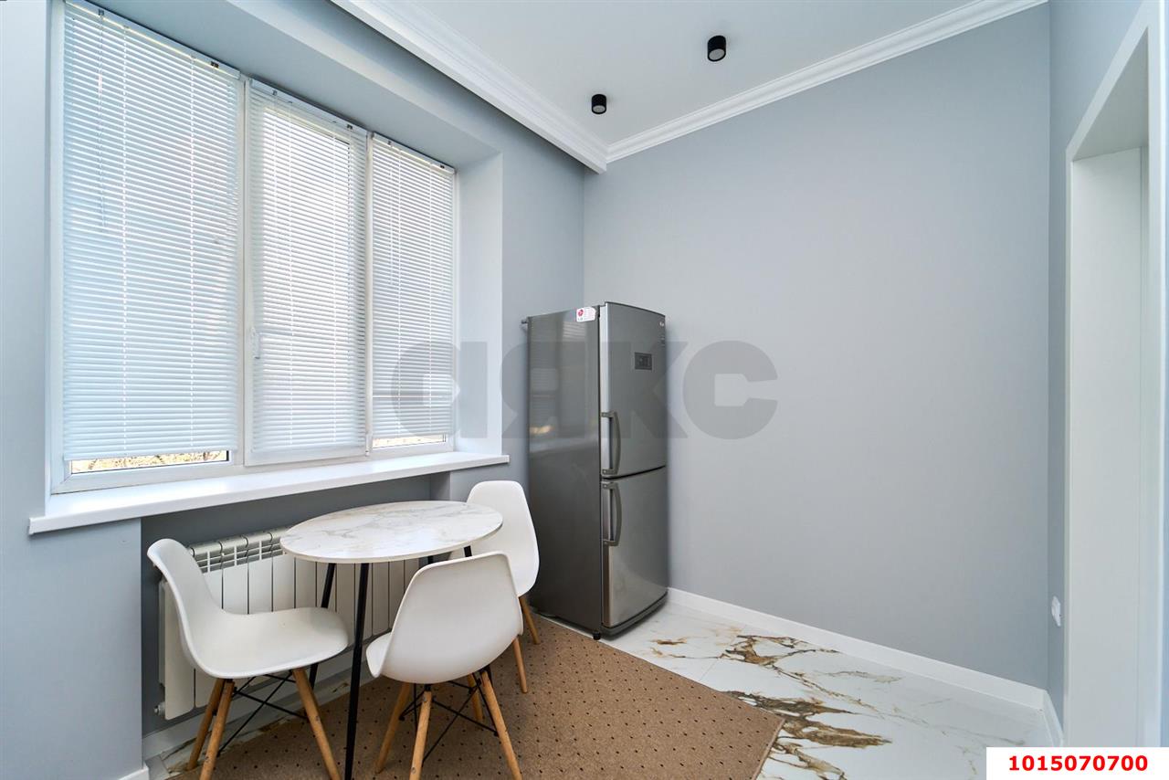 Фото №2: 3-комнатная квартира 80&nbsp;м², 5/5&nbsp;эт. - Краснодар, Центральный внутригородской округ, мкр. Центральный, ул. Красная, 160