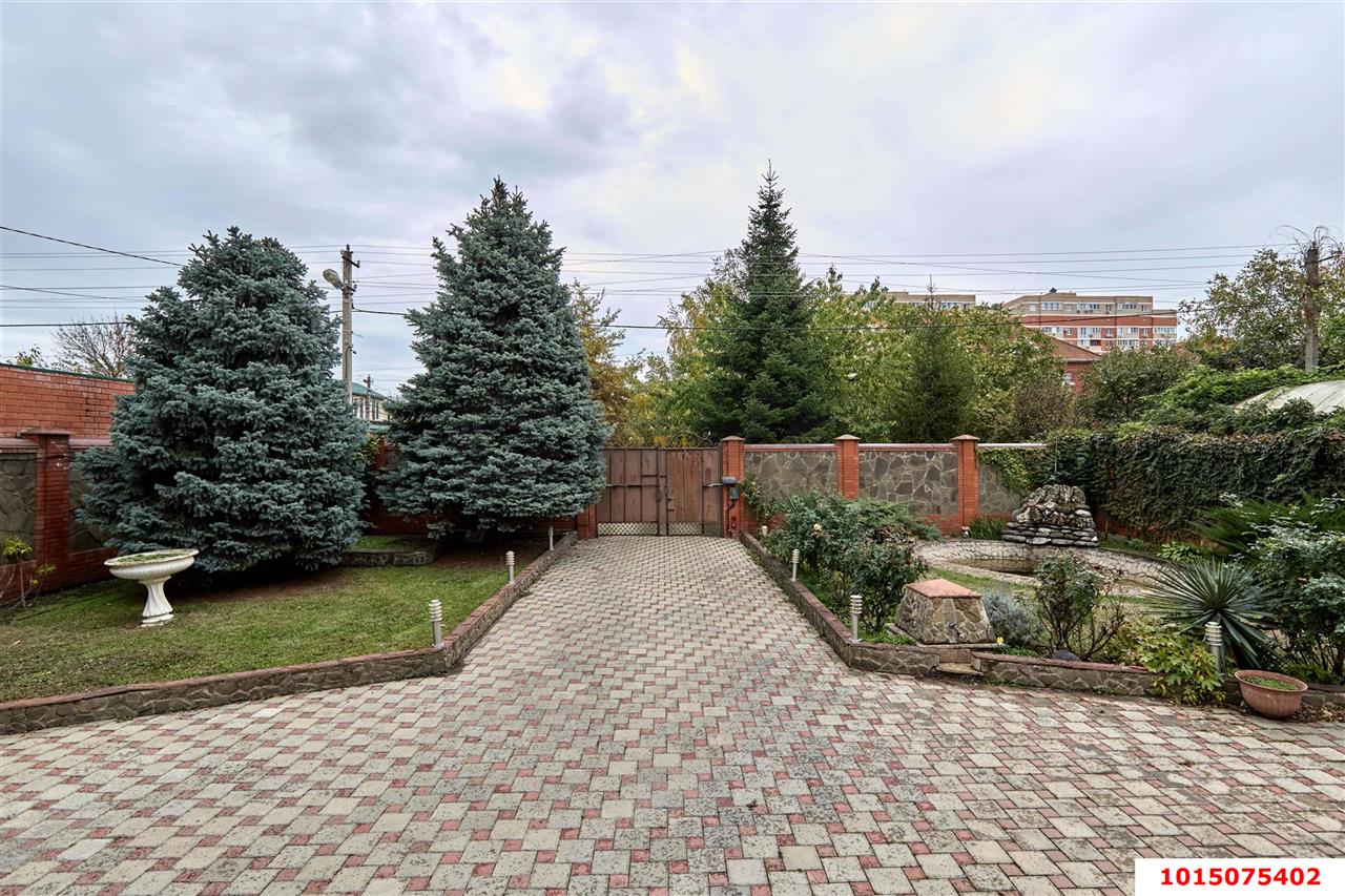 Фото №2: Дом 264&nbsp;м² + 8.04&nbsp;сот., 1&nbsp;эт. - Краснодар, Прикубанский внутригородской округ, Калинино, мкр. Завод Радиоизмерительных Приборов, ул. Калмыкская, 10