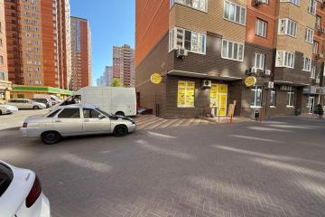 Фото №1: Торговое помещение 102 м², 1/17 эт. - Краснодар, мкр. 3-й квартал, ул. Боспорская, 4