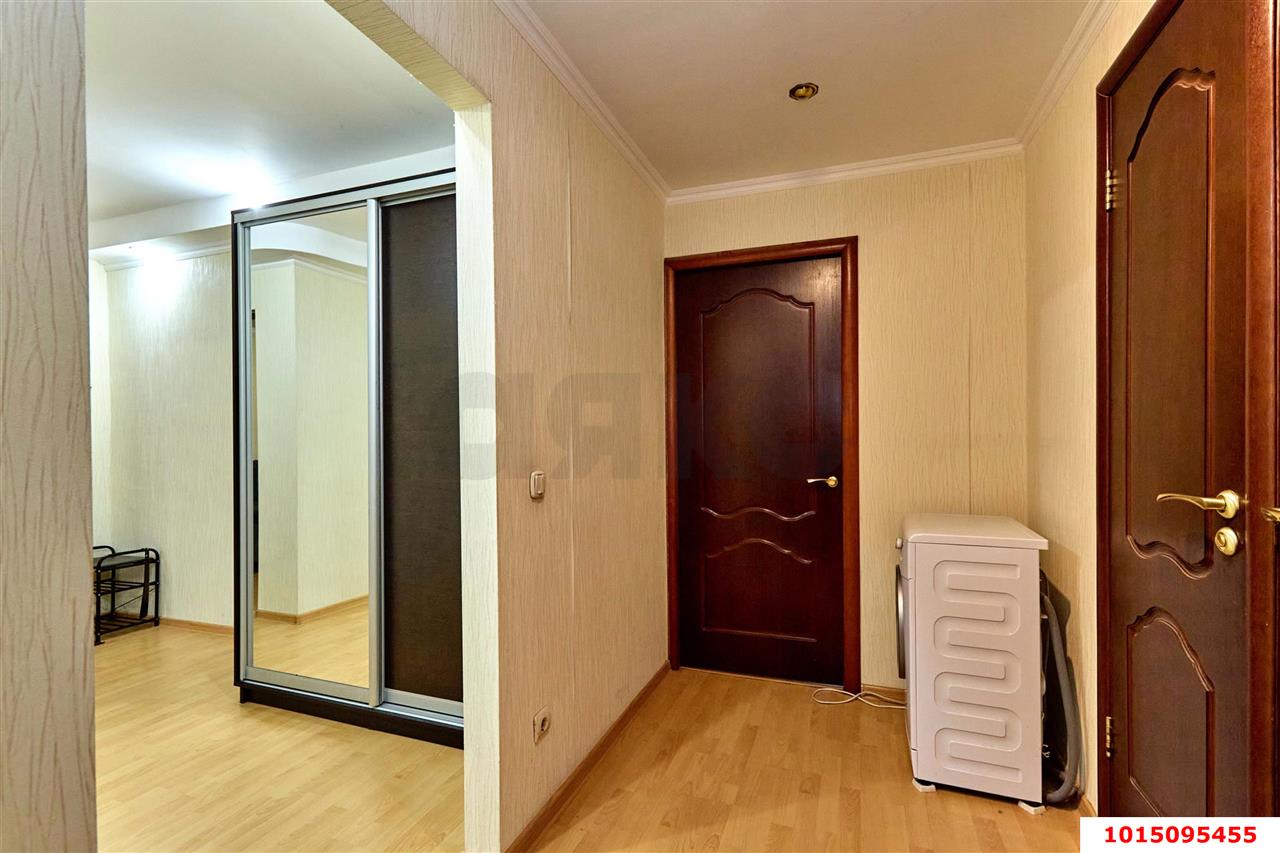 Фото №11: 3-комнатная квартира 70&nbsp;м², 7/10&nbsp;эт. - Краснодар, Западный внутригородской округ, мкр. Юбилейный, пр-кт Чекистов, 23