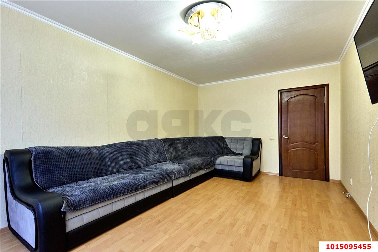 Фото №4: 3-комнатная квартира 70&nbsp;м², 7/10&nbsp;эт. - Краснодар, Западный внутригородской округ, мкр. Юбилейный, пр-кт Чекистов, 23