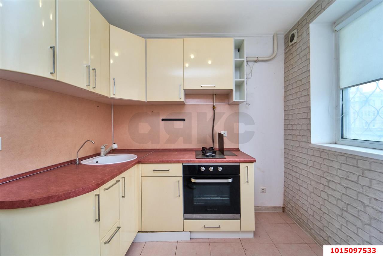 Фото №3: 3-комнатная квартира 61&nbsp;м², 2/9&nbsp;эт. - Краснодар, Центральный внутригородской округ, мкр. Центральный, ул. Красная, 40