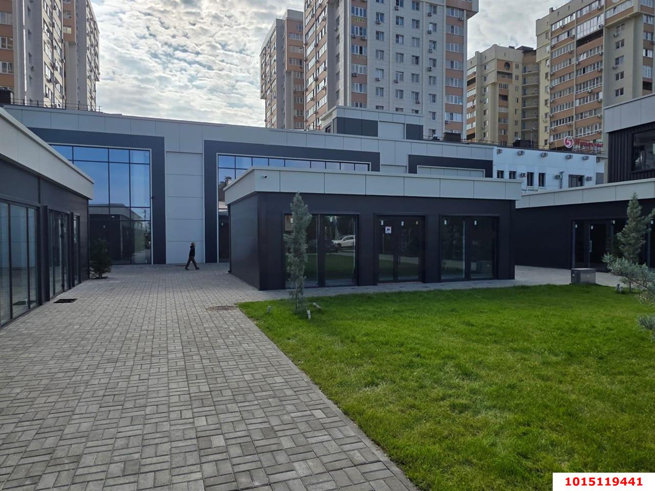 Фото №6: Отдельное здание 335&nbsp;м², 1/2&nbsp;эт. - Краснодар, Прикубанский внутригородской округ, мкр. Краевая Клиническая Больница, ул. Домбайская, 12А