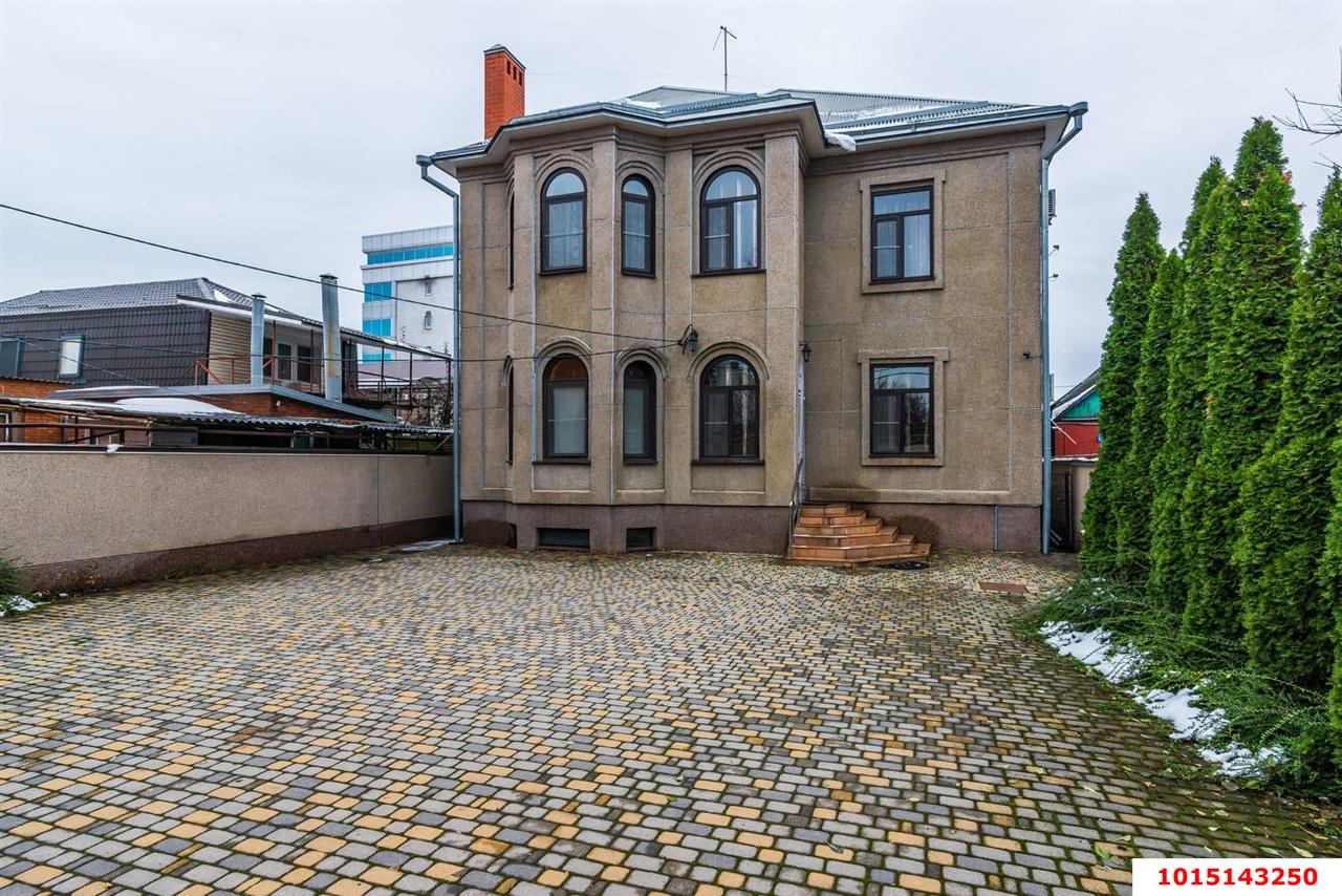 Фото №1: Дом 500&nbsp;м² + 6&nbsp;сот., 3&nbsp;эт. - Краснодар, Западный внутригородской округ, мкр. Фестивальный, ул. Карла Маркса, 108