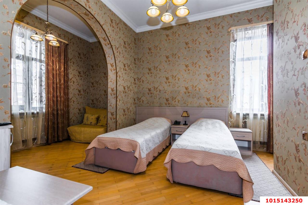 Фото №7: Дом 500&nbsp;м² + 6&nbsp;сот., 3&nbsp;эт. - Краснодар, Западный внутригородской округ, мкр. Фестивальный, ул. Карла Маркса, 108