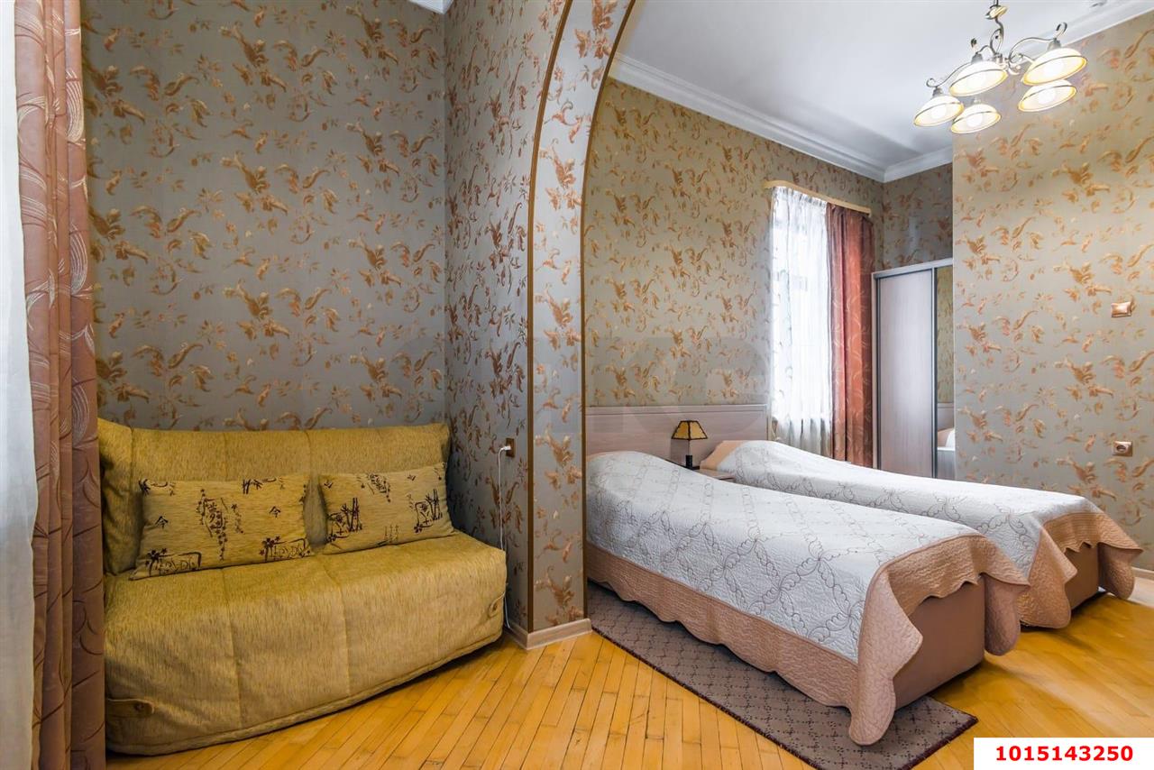 Фото №9: Дом 500&nbsp;м² + 6&nbsp;сот., 3&nbsp;эт. - Краснодар, Западный внутригородской округ, мкр. Фестивальный, ул. Карла Маркса, 108