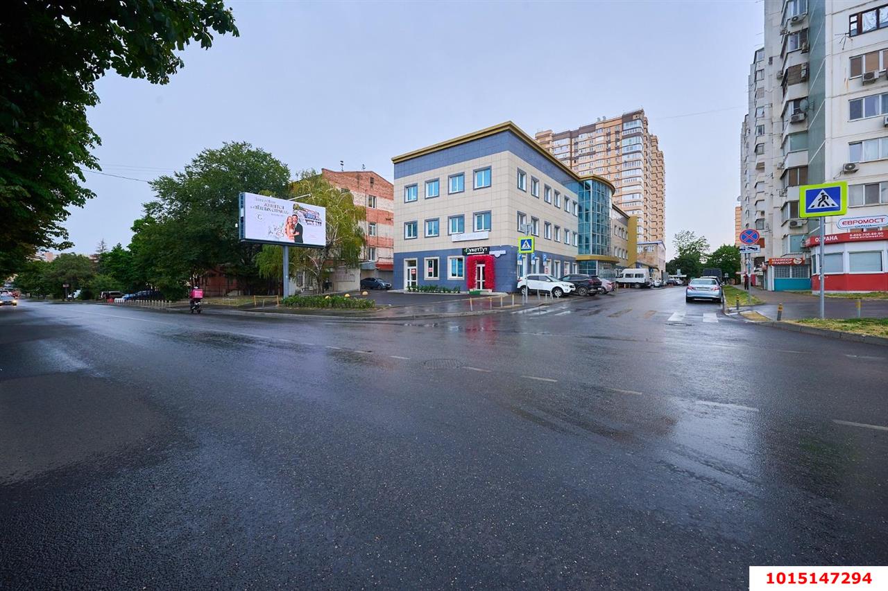 Фото №1: Торговое помещение 32&nbsp;м², 1/3&nbsp;эт. - Краснодар, Западный внутригородской округ, мкр. Фестивальный, ул. Рашпилевская, 323