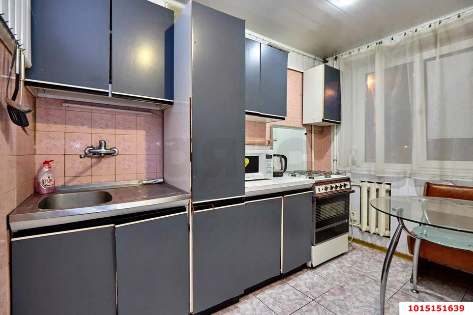 Фото №6: 2-комнатная квартира 50&nbsp;м², 2/5&nbsp;эт. - Краснодар, Западный внутригородской округ, мкр. Центральный, ул. Мира, 40