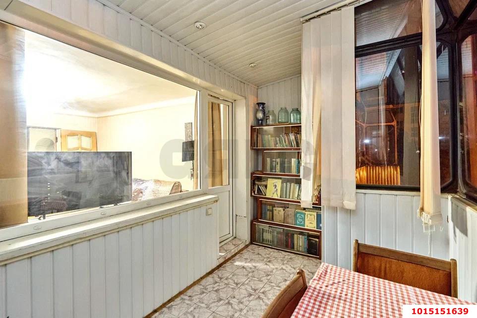 Фото №4: 2-комнатная квартира 50&nbsp;м², 2/5&nbsp;эт. - Краснодар, Западный внутригородской округ, мкр. Центральный, ул. Мира, 40