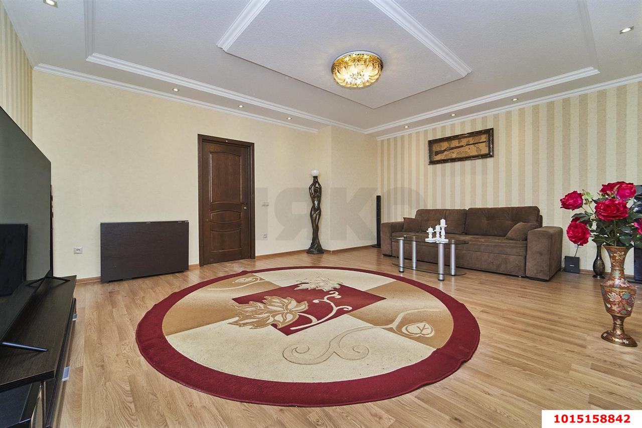 Фото №3: 3-комнатная квартира 100&nbsp;м², 2/10&nbsp;эт. - Краснодар, Прикубанский внутригородской округ, Музыкальный, ЖК Времена Года, мкр. имени Петра Метальникова, ул. Петра Метальникова, 5