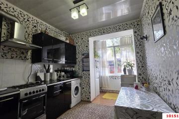 Фото №1: 1-комнатная квартира 32 м², 1/5 эт. - Краснодар, мкр. Завод Радиоизмерительных Приборов, б-р Интернациональный, 110/1