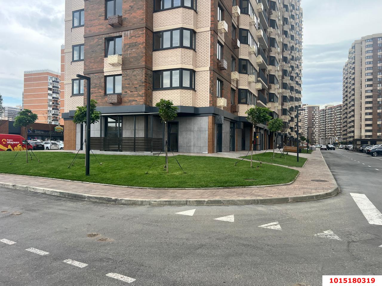 Фото №1: Торговое помещение 60&nbsp;м², 1/19&nbsp;эт. - Краснодар, Прикубанский внутригородской округ, имени Петра Метальникова, мкр. ЖК Лучший, ул. Ростовское шоссе, 30/6к3