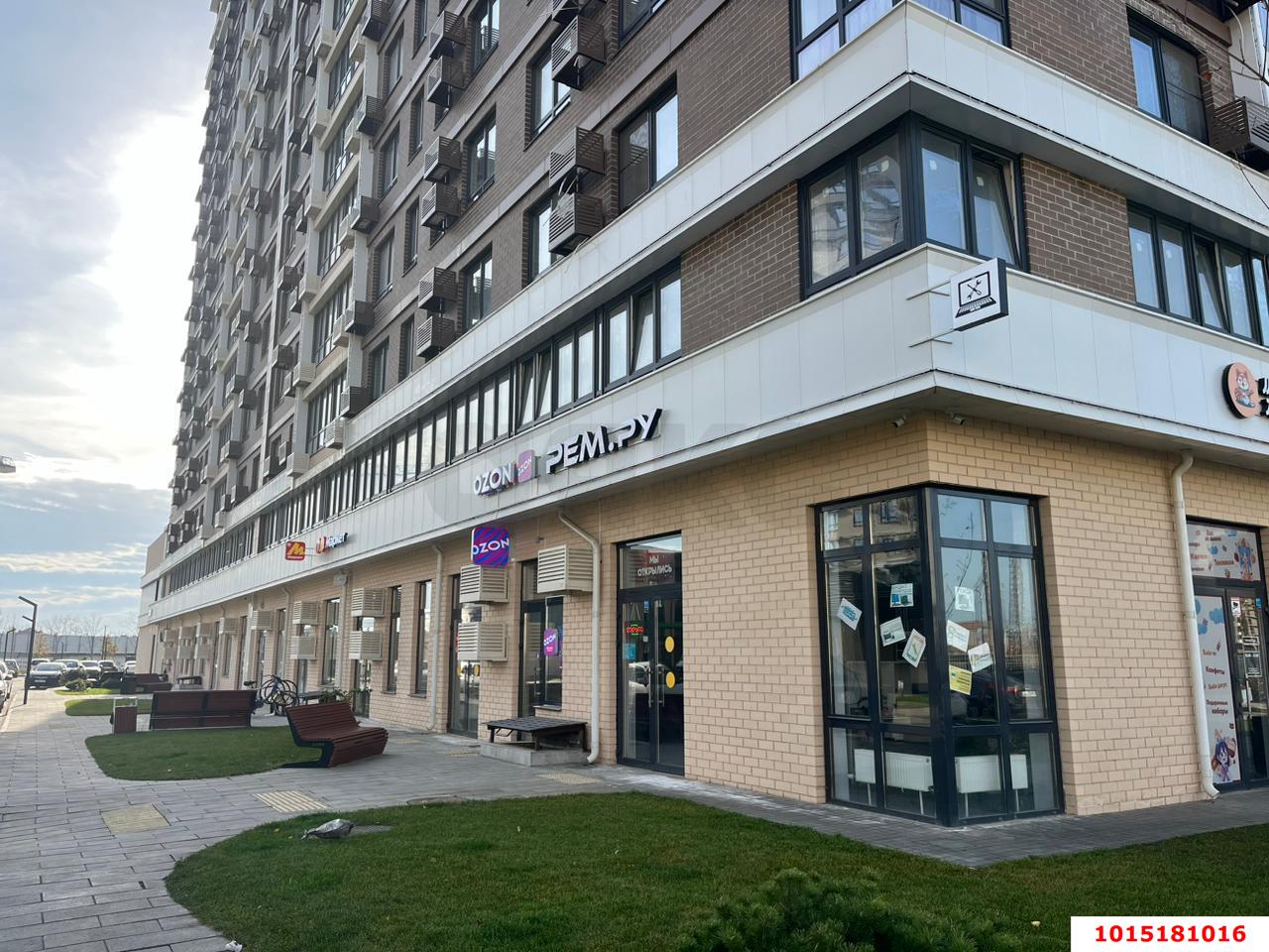 Фото №4: Торговое помещение 68&nbsp;м², 1/16&nbsp;эт. - Краснодар, Прикубанский внутригородской округ, мкр. Догма Парк, ул. Марины Цветаевой, 7к1