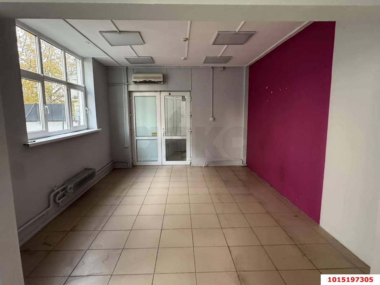 Фото №3: Торговое помещение 52&nbsp;м², 1/17&nbsp;эт. - Краснодар, Прикубанский внутригородской округ, мкр. Московский, ул. им. Байбакова Н.К., 6