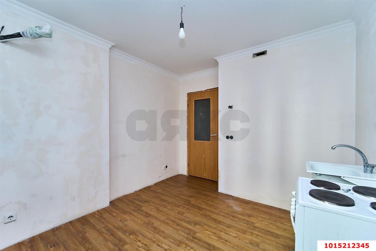 Фото №6: 2-комнатная квартира 63&nbsp;м², 3/16&nbsp;эт. - Краснодар, Западный внутригородской округ, Кожзавод, мкр. Военный городок № 1, ул. имени Калинина, 350/5