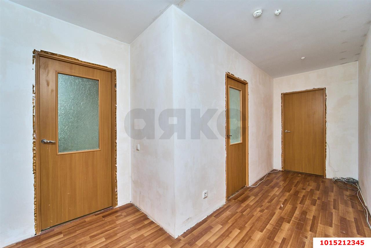 Фото №9: 2-комнатная квартира 63&nbsp;м², 3/16&nbsp;эт. - Краснодар, Западный внутригородской округ, Кожзавод, мкр. Военный городок № 1, ул. имени Калинина, 350/5