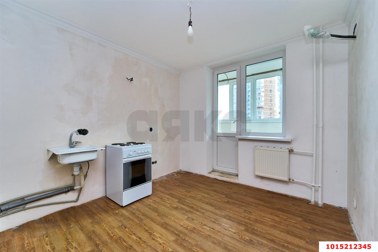 Фото №5: 2-комнатная квартира 63&nbsp;м², 3/16&nbsp;эт. - Краснодар, Западный внутригородской округ, Кожзавод, мкр. Военный городок № 1, ул. имени Калинина, 350/5