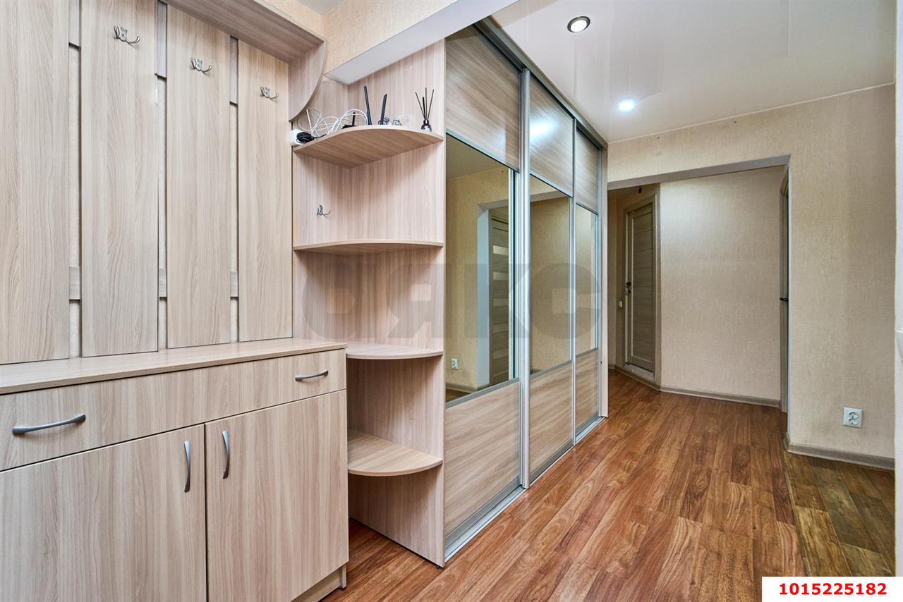 Фото №5: 4-комнатная квартира 90&nbsp;м², 10/10&nbsp;эт. - Краснодар, Западный внутригородской округ, мкр. Юбилейный, ул. 70-летия Октября, 34