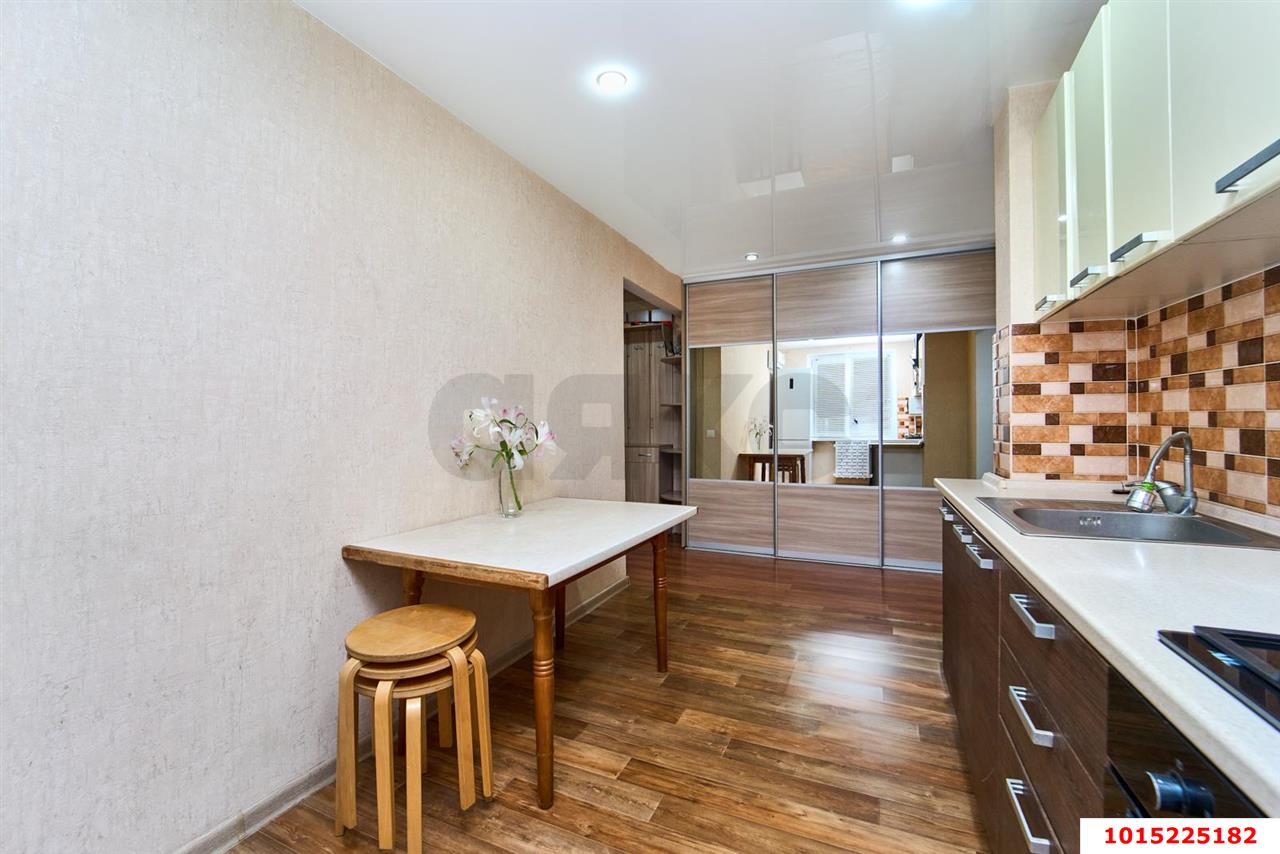 Фото №8: 4-комнатная квартира 90&nbsp;м², 10/10&nbsp;эт. - Краснодар, Западный внутригородской округ, мкр. Юбилейный, ул. 70-летия Октября, 34