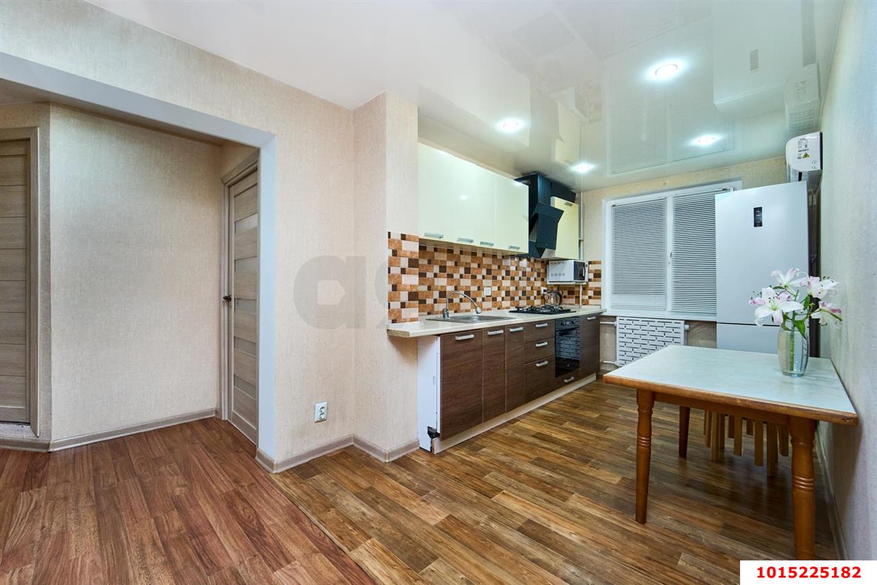 Фото №6: 4-комнатная квартира 90&nbsp;м², 10/10&nbsp;эт. - Краснодар, Западный внутригородской округ, мкр. Юбилейный, ул. 70-летия Октября, 34