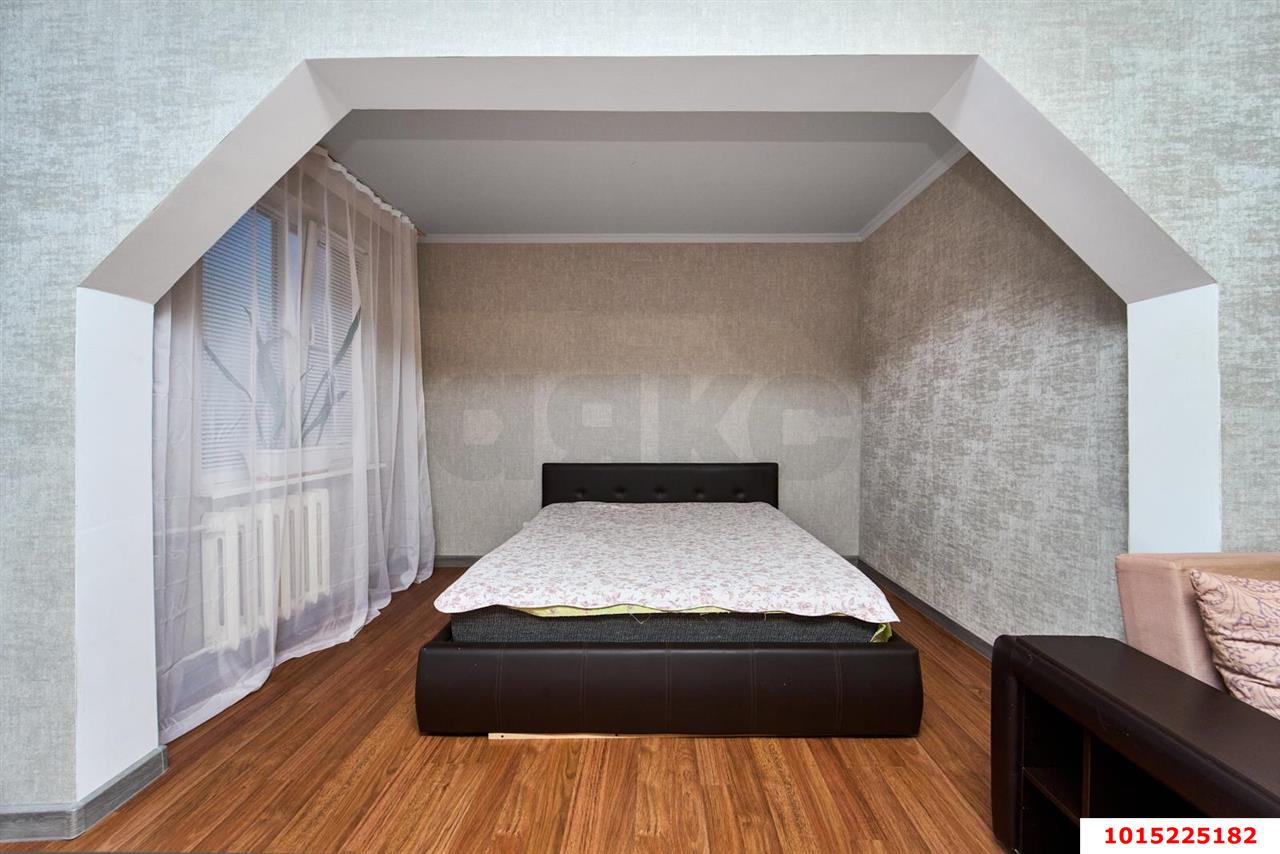 Фото №2: 4-комнатная квартира 90&nbsp;м², 10/10&nbsp;эт. - Краснодар, Западный внутригородской округ, мкр. Юбилейный, ул. 70-летия Октября, 34