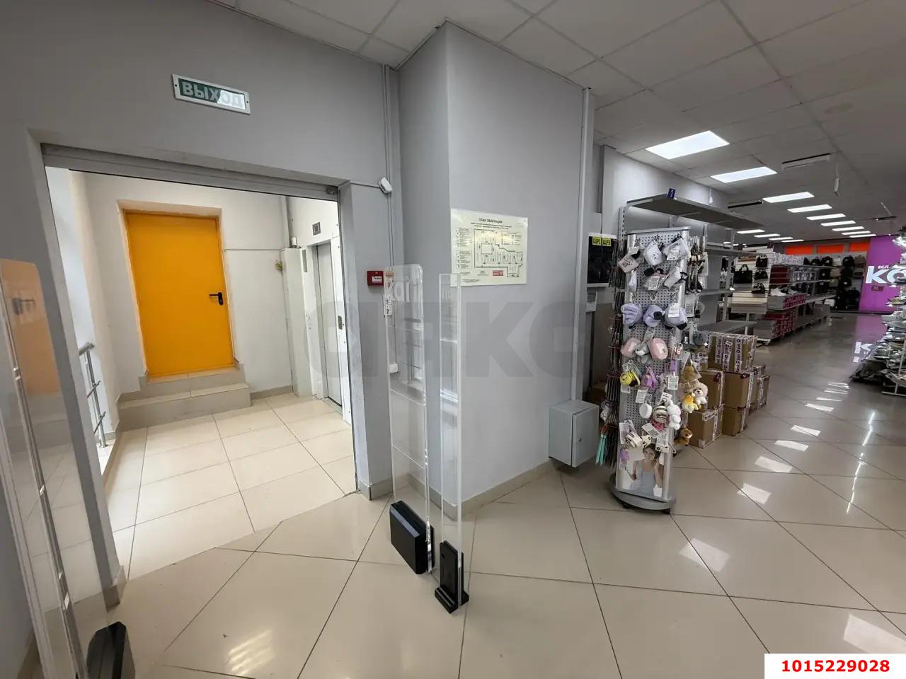 Фото №6: Торговое помещение 170&nbsp;м², 2/2&nbsp;эт. - Краснодар, Прикубанский внутригородской округ, мкр. Фестивальный, ул. Атарбекова, 38/1
