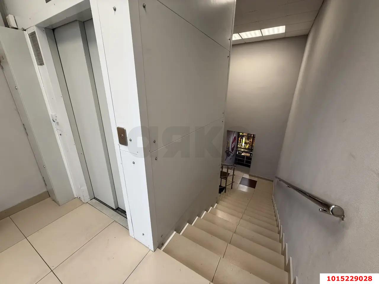 Фото №5: Торговое помещение 170&nbsp;м², 2/2&nbsp;эт. - Краснодар, Прикубанский внутригородской округ, мкр. Фестивальный, ул. Атарбекова, 38/1