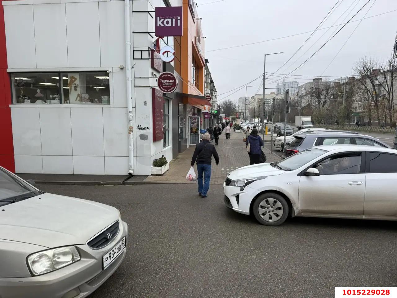 Фото №1: Торговое помещение 170&nbsp;м², 2/2&nbsp;эт. - Краснодар, Прикубанский внутригородской округ, мкр. Фестивальный, ул. Атарбекова, 38/1