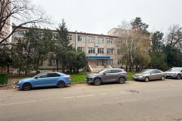 Фото №1: Отдельное здание 2133 м², 1/3 эт. - Краснодар, мкр. Черёмушки, ул. Старокубанская, 2