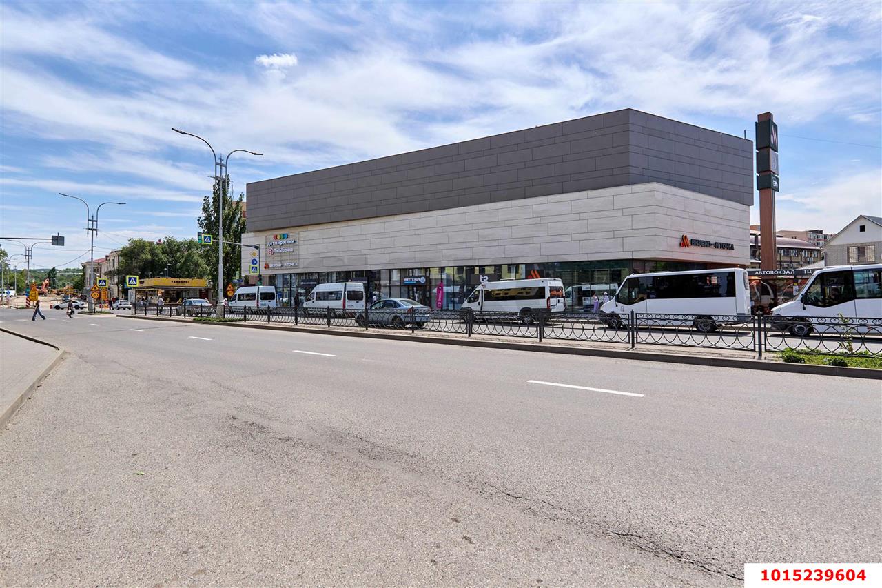 Фото №3: Отдельное здание 3409&nbsp;м², 3&nbsp;эт. - Пятигорск, мкр. Центр, пр-кт Калинина, 104