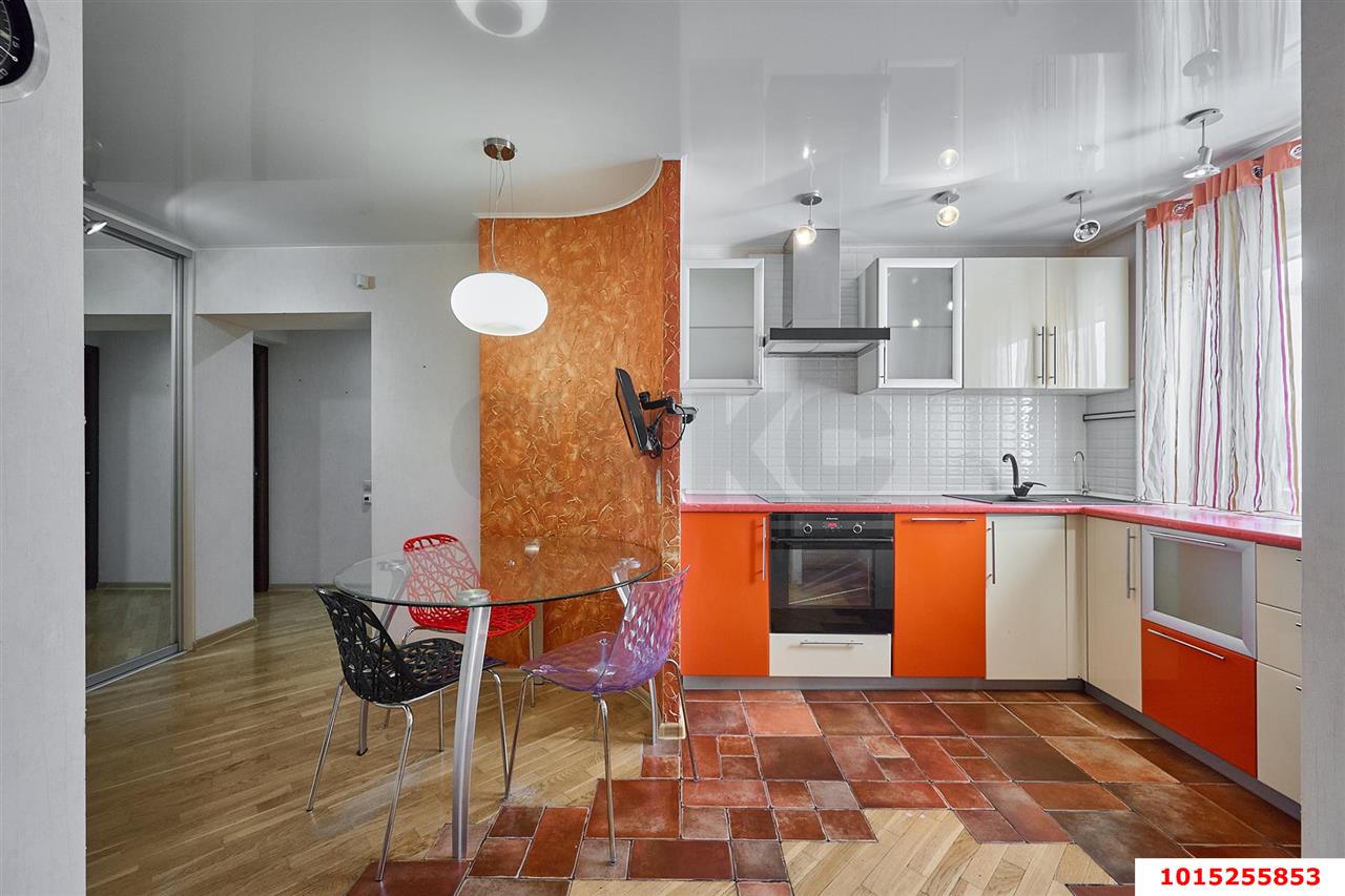 Фото №5: 3-комнатная квартира 82&nbsp;м², 16/16&nbsp;эт. - Краснодар, Западный внутригородской округ, мкр. Юбилейный, б-р Платановый, 2